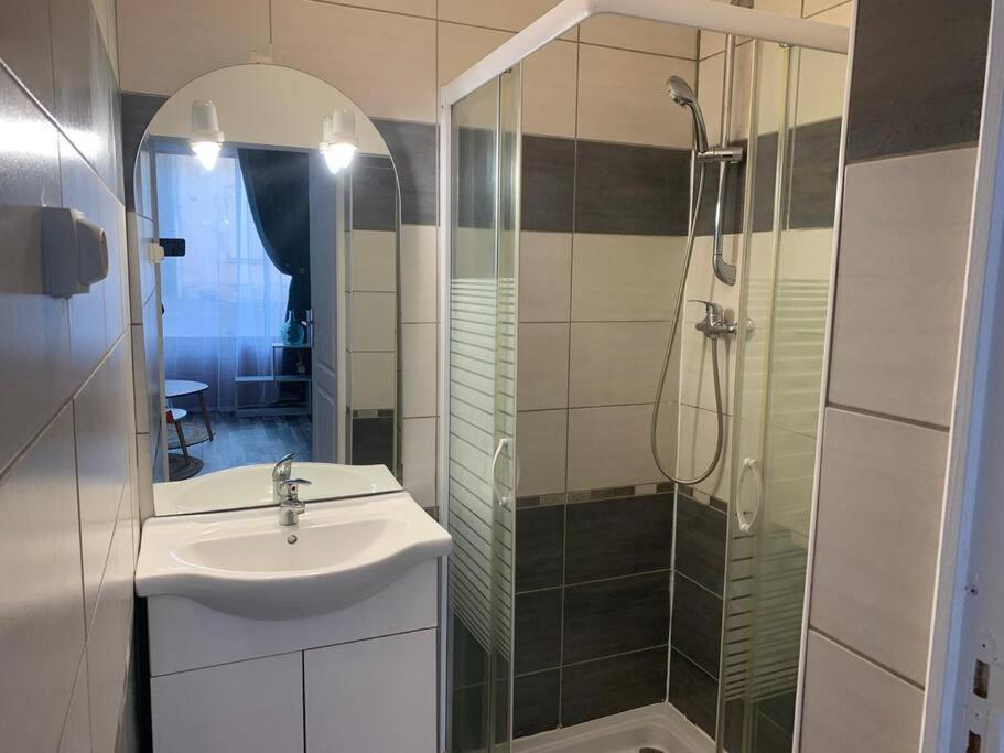 Appartement Avec Cours Gien Kültér fotó